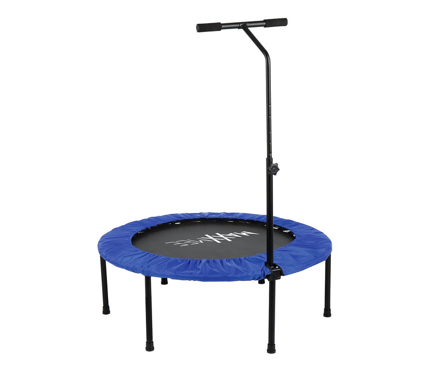 Schwarzes und blaues Fitnesstrampolin mit Haltegriff.