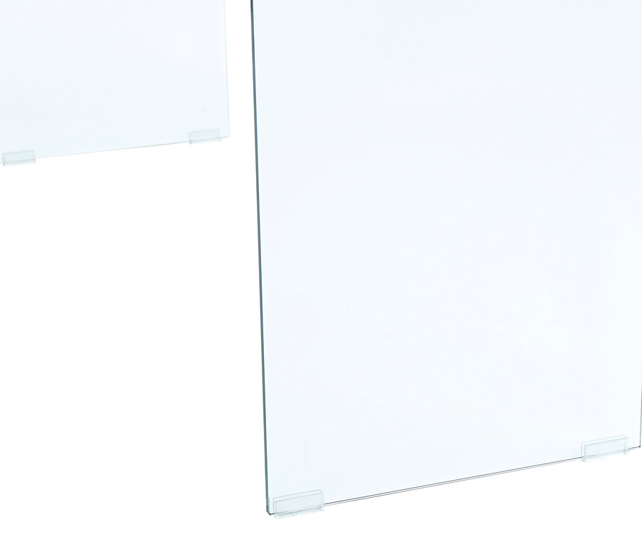 Zwei Glasscheiben auf weißem Hintergrund.