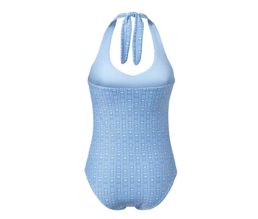 Detailansicht des Badeanzugs mit recyceltem Material in Hellblau mit geometrischem Muster.