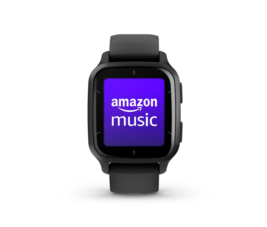 Eine schwarze Uhr mit rechteckigem Display zeigt das Amazon Music-Logo. Auf dem Display ist das Amazon Music Logo zu sehen. Es handelt sich um eine GARMIN Venu SQ2 Music, schwarz.