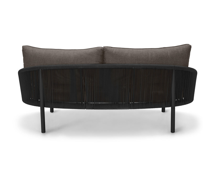 Rückansicht des Daybeds »Jara« mit Textilgeflecht und zwei grauen Kissen.