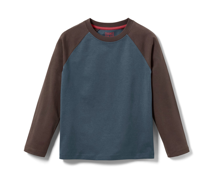 Blaues und braunes Kinder-Langarmshirt aus dem 2er-Set.