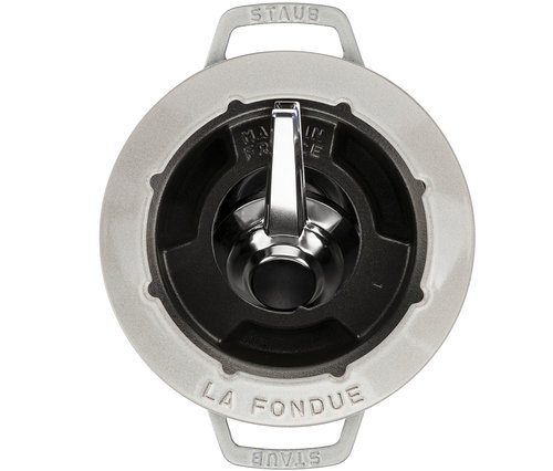 Detailansicht eines weißen STAUB Fondue-Sets.