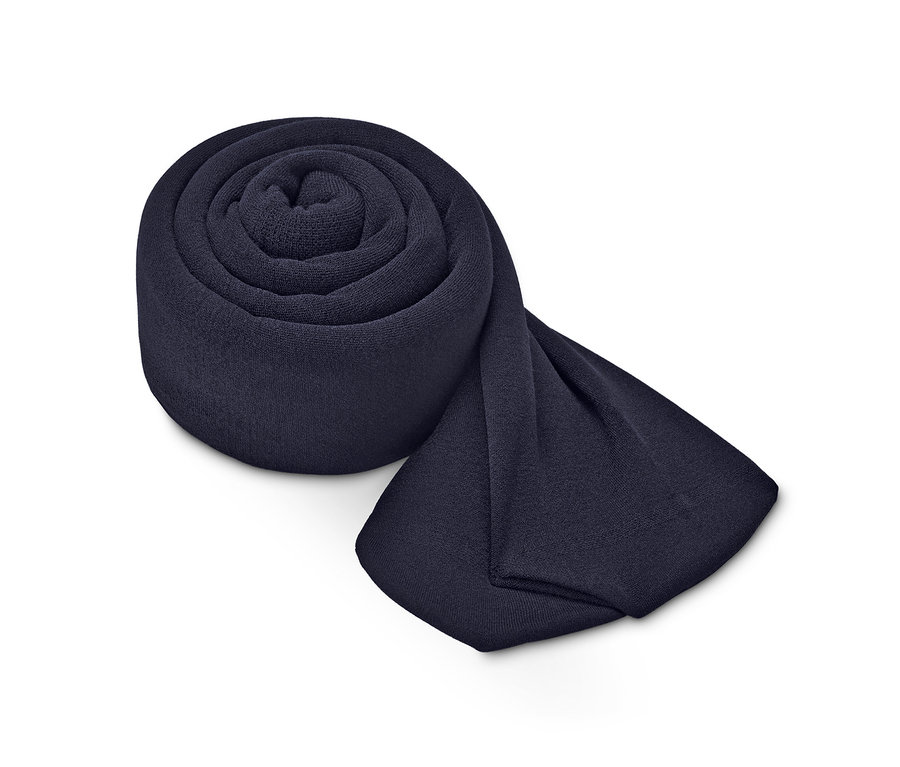 Eingerollte, blaue Thermostrumpfhose.