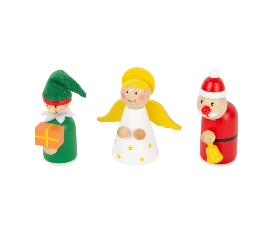 Eine Reihe von Small Foot Waldweihnacht Tiere Holzfiguren zeigt einen Elf mit Geschenk, einen Engel und einen Weihnachtsmann mit Glocke.