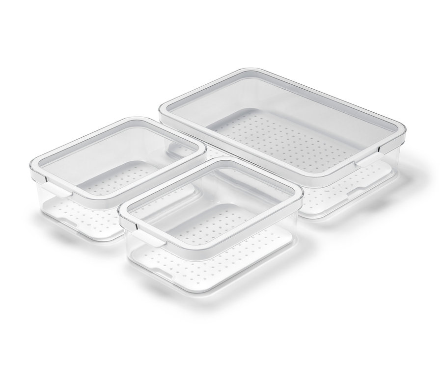 Drei transparente Kühlschrankordnungsboxen.