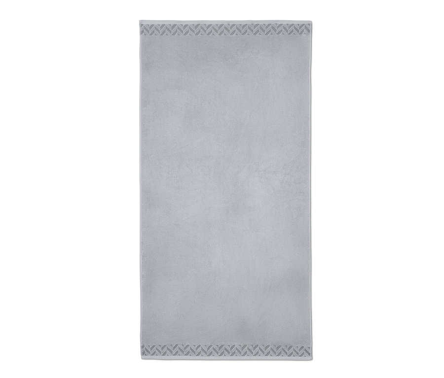Graues Premium-Badetuch mit geometrischem Muster an den Rändern.