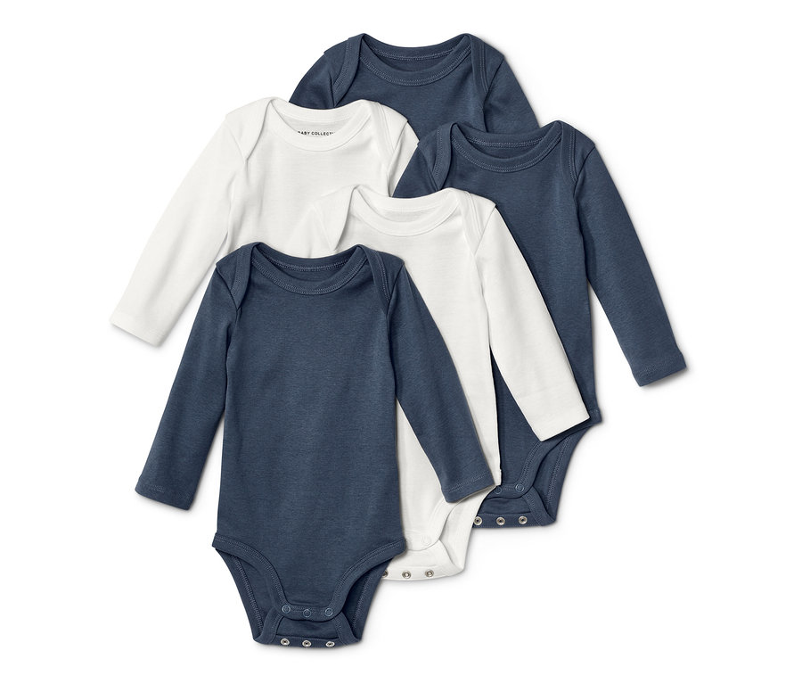 Fünf blaue Baby-Bodys mit Mitwachsfunktion.