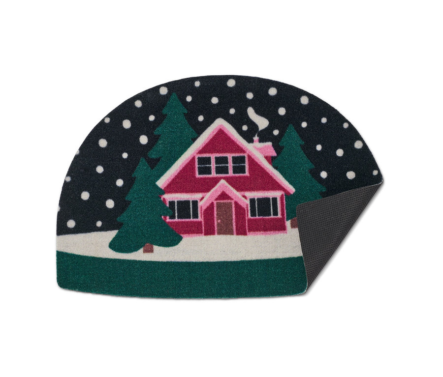 Fußmatte mit Schneelandschaft und rotem Hausmotiv.