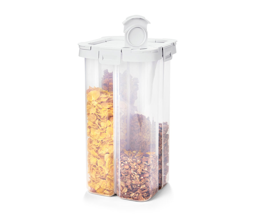 Eine 4-in-1-Vorratsdose gefüllt mit Flocken und Müsli.