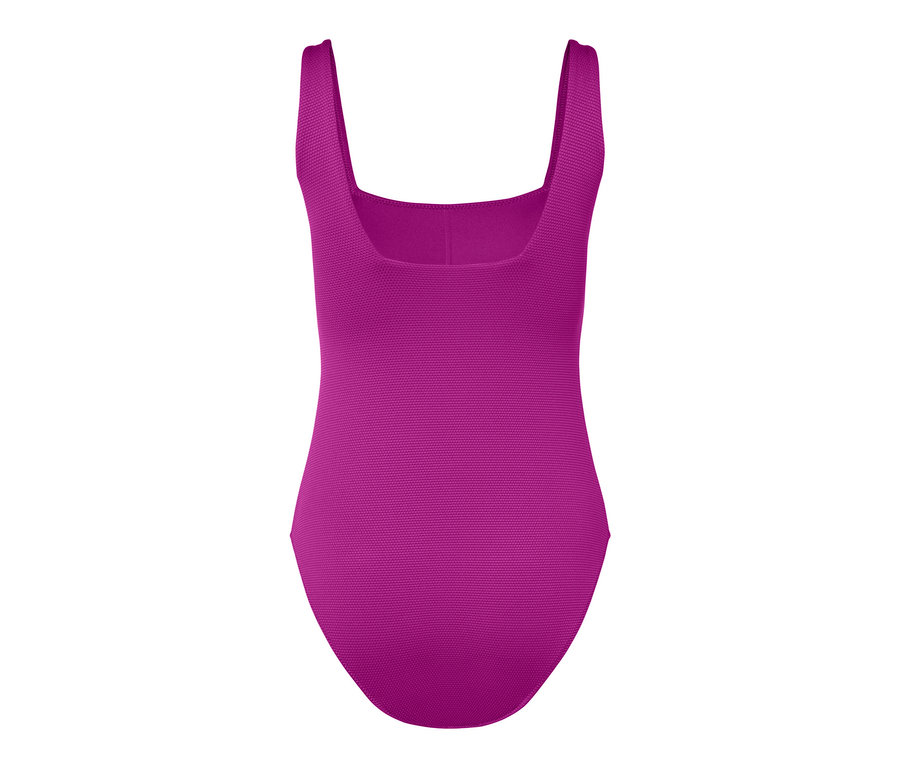 Nahaufnahme eines pinken Badeanzugs mit strukturierter Oberfläche.