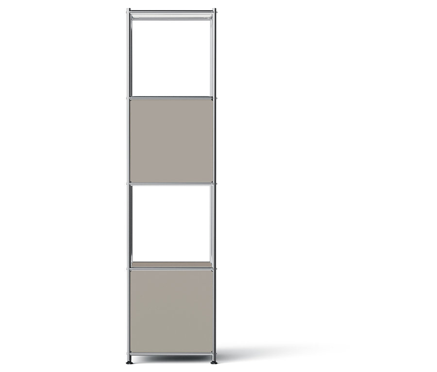 Ein vierstöckiges Regal mit grauen Schubladen und silbernem Rahmen.