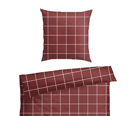 Nahaufnahme von SCHIESSER Satin-Bettwäsche »Josh« in Normalgröße und Übergröße, bestehend aus einem Kissenbezug und einem Bettbezug mit rot-weiß kariertem Muster.