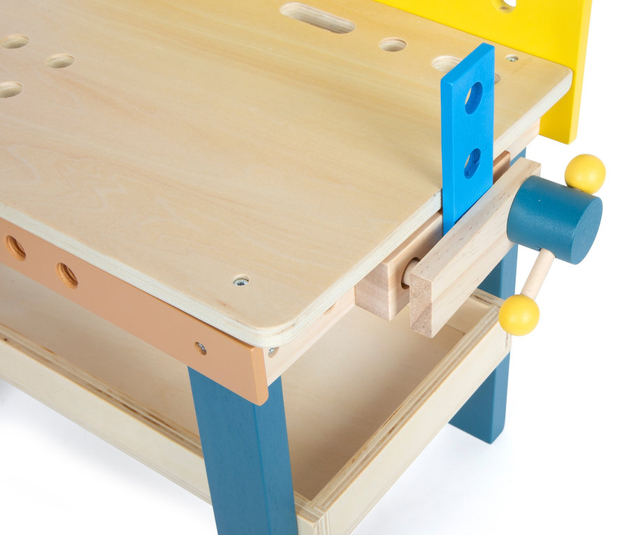 Detail der hölzernen small foot Werkbank »Workshop« mit heller Platte, blauen Beinen und gelbem Hintergrund.
