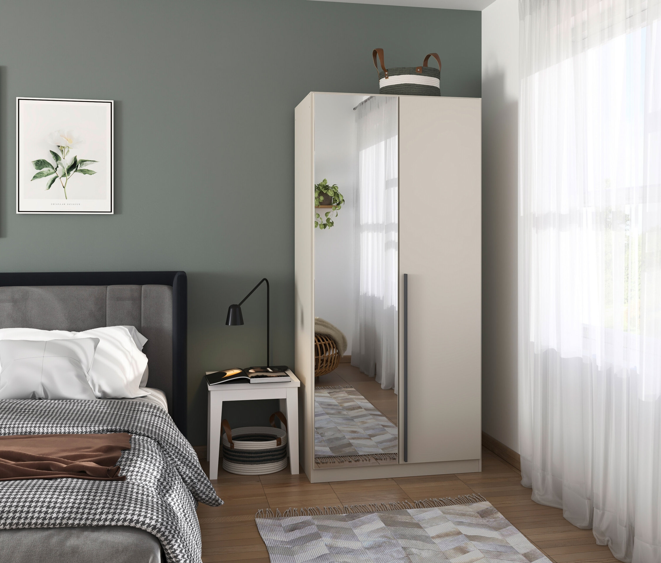 Schlafzimmer mit Bett, Nachttisch und Kleiderschrank mit Spiegel.