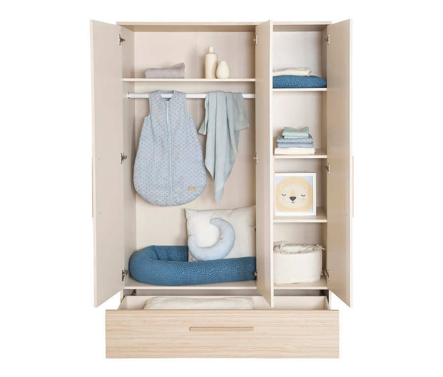 Geöffneter roba Kinder-Kleiderschrank »Sidney«, 3-türig, Kaschmir mit Kleidung und Accessoires.