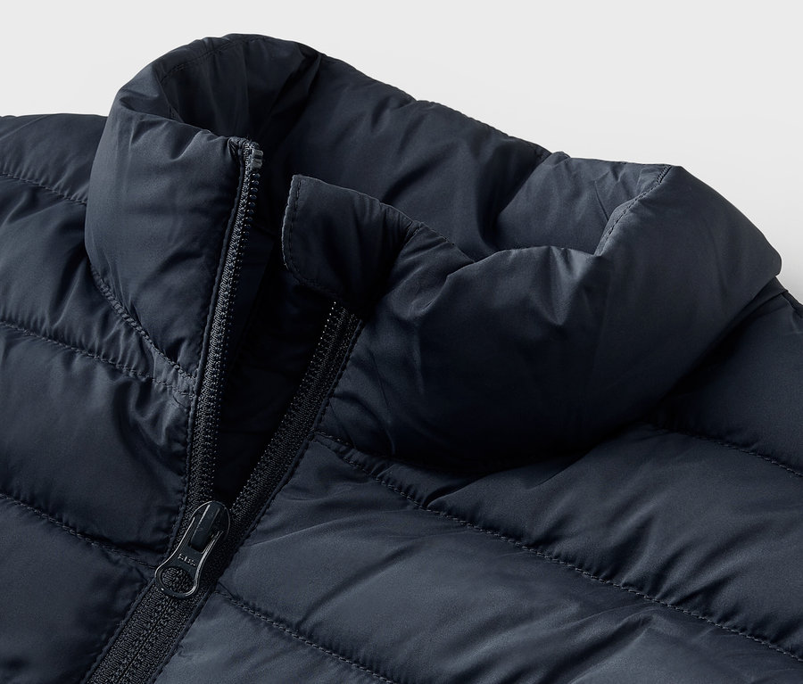 Detailaufnahme einer Steppjacke, packable.