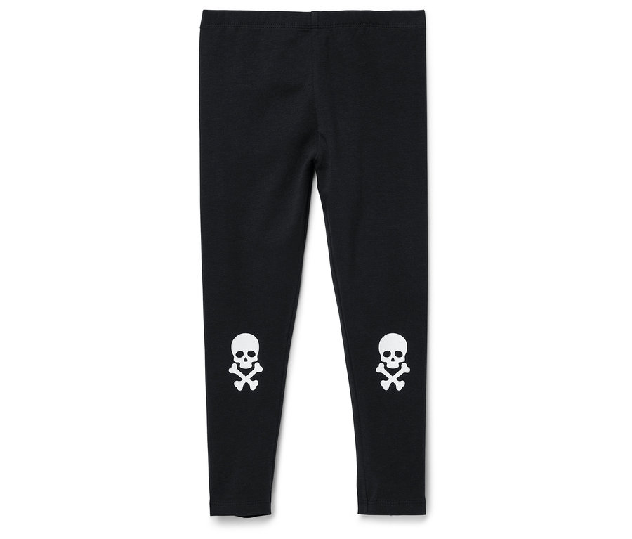 Schwarze Leggings mit weißen Totenköpfen auf den Knien.