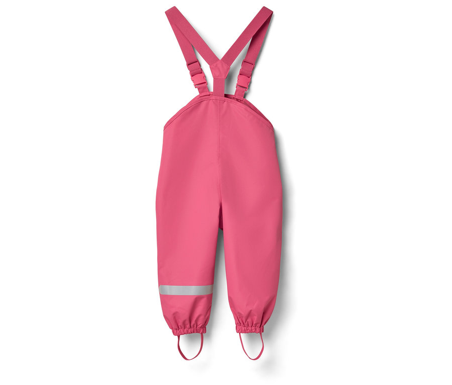 Pinke Matschhose mit Trägern und Reflektorstreifen.