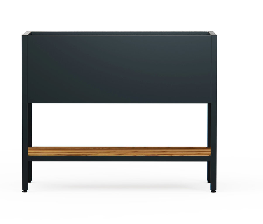 Blauer Pflanzkasten mit Holzregal.