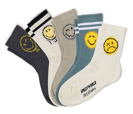 Fünf Paar SMILEYWORLD® Kinder-Tennissocken in Weiß, Grau und Petrol, aufgefächert. Jede Socke zeigt ein anderes, verwaschenes gelbes oder graues Smiley-Gesicht, einige mit gestreiften Bündchen.