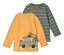 Zwei langärmlige Kinder-T-Shirts: eins senffarben mit Bus-Print, eins gestreift in Grün-, Blau- und Grautönen.