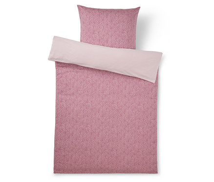 Rosa Bettwäsche-Set mit gemustertem Bettbezug und Kissenbezug, mit einem dunkleren rosa Blattmuster auf einer Seite und einer einfarbigen hellrosa Rückseite.