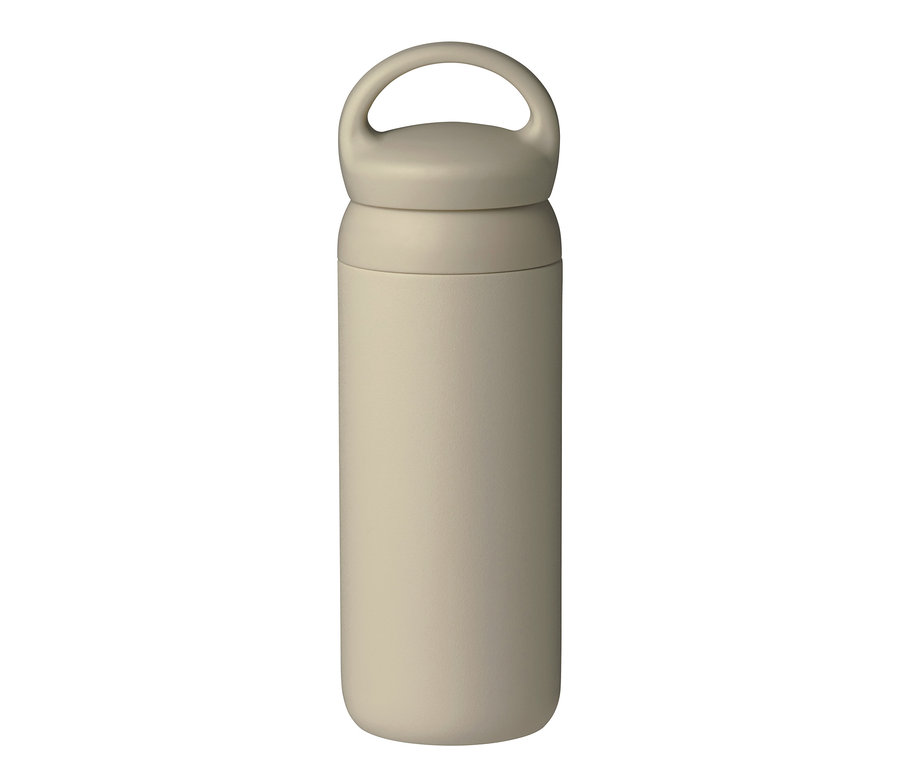 Eine hellbeige zylindrische Flasche mit abgerundetem Boden und einem Deckel mit D-förmigem Griff.