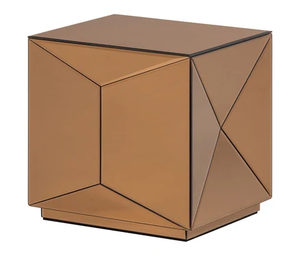 Ein würfelförmiger Beistelltisch aus bronzefarbenen Spiegelplatten mit facettiertem geometrischem Design und dunklen Linien.
