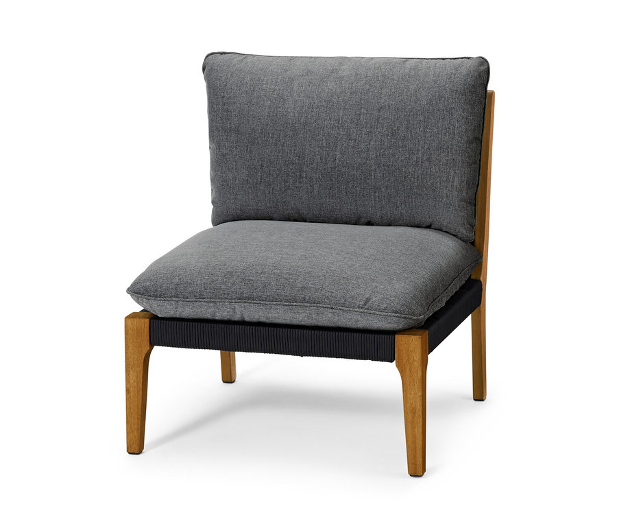Ein Loungemöbel-Einzelsessel mit grauem Sitz und Rückenlehne auf einem weißen Hintergrund.