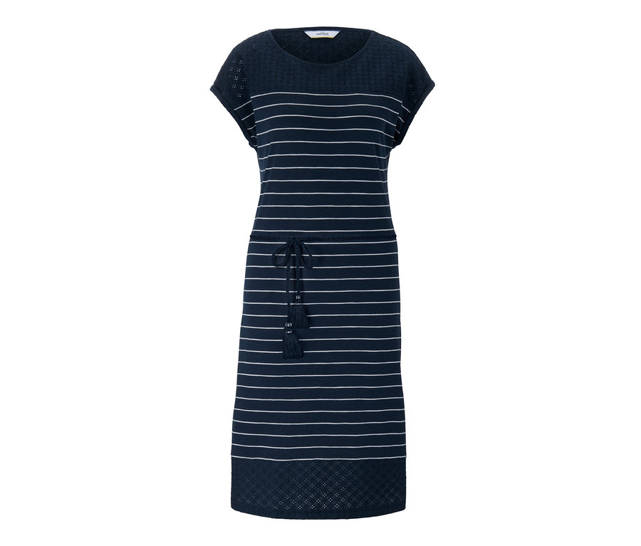 Ein blaues Jerseykleid mit weißen Streifen und Lochstickerei.