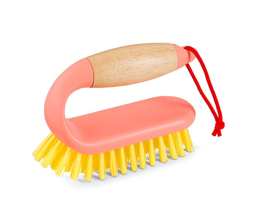 Fliesen-Bodenbürste mit pinkfarbenem Griff, Holzgriff und gelben Borsten.