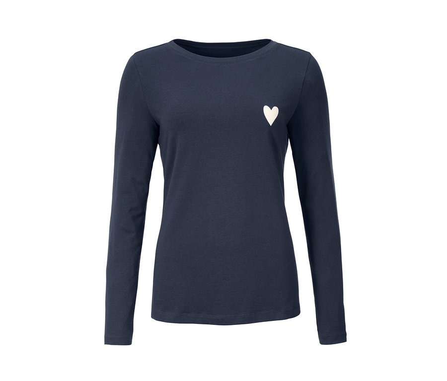 Marineblaues Langarmshirt mit weißem Herz auf der Brust.