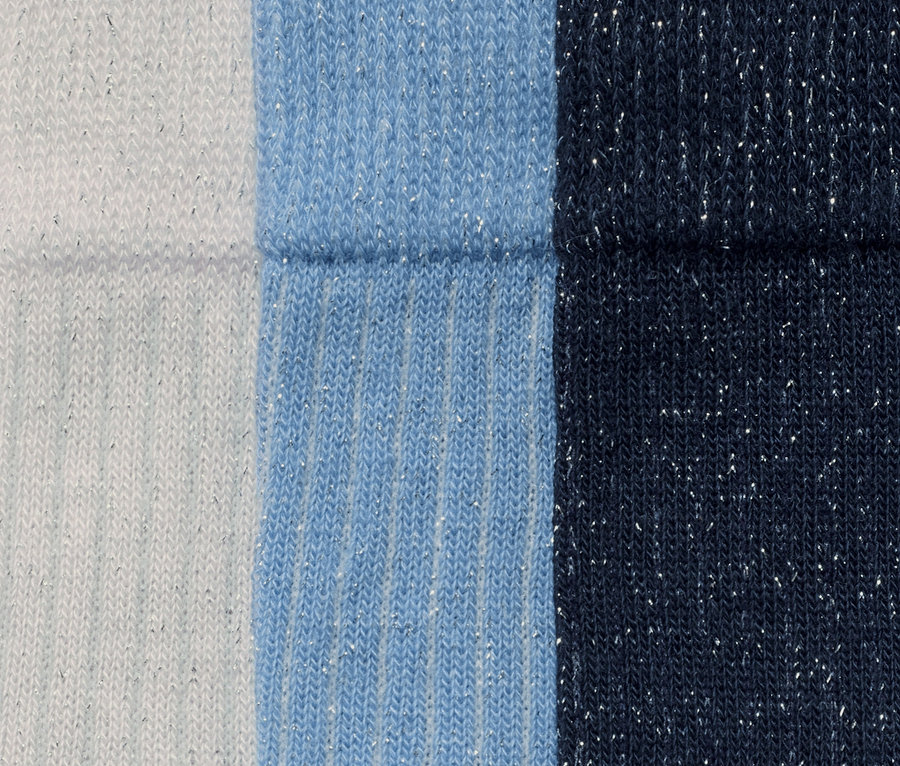 Detailansicht von 3 Paar Socken.