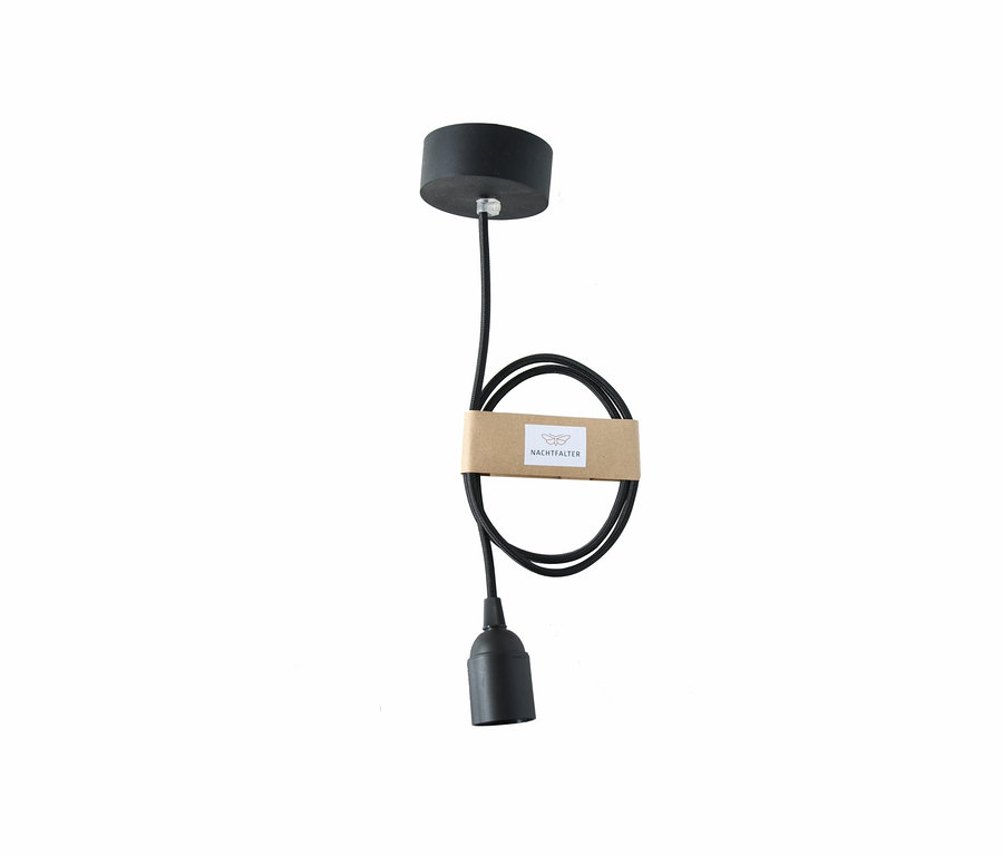 Schwarzes Hängekabel mit Glühbirnenfassung und schwarzem Baldachin. Produktnamen: Deckenleuchte »Linse«, Deckenleuchte »Linse«, groß, Deckenleuchte »Akkordeon«.