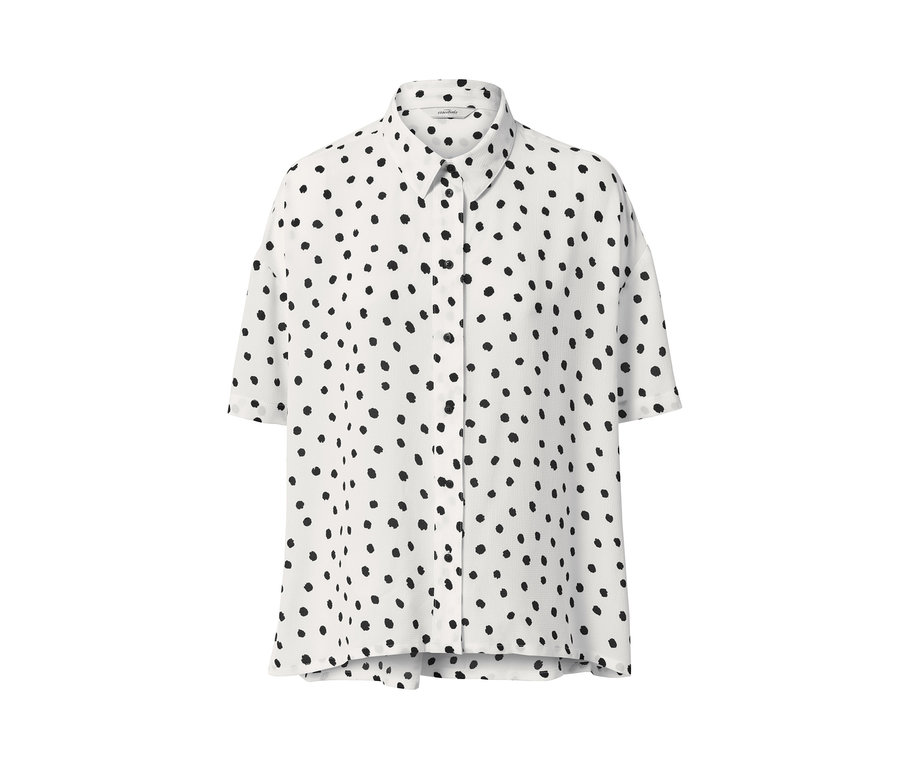 Weisse, kurzärmelige Webbluse mit schwarzen Punkten.