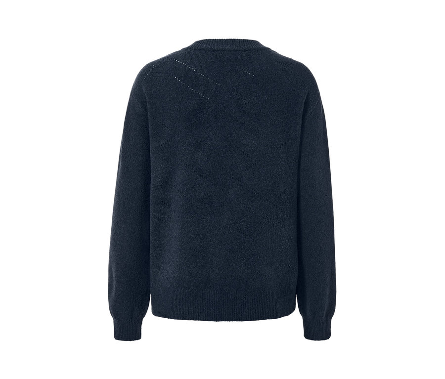 Nahaufnahme eines Strickpullovers mit Ajour-Muster.