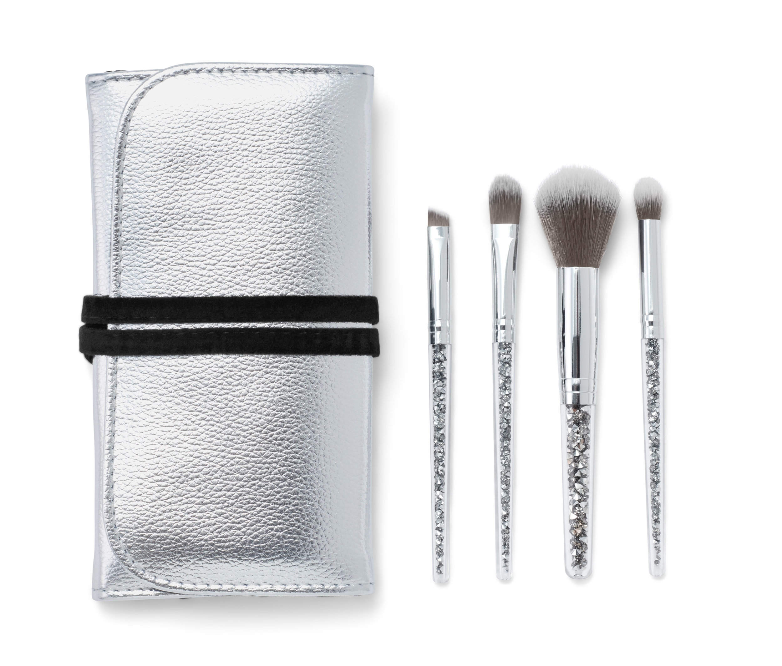 Silbernes Kosmetikpinsel-Set mit Tasche und vier Pinsel.