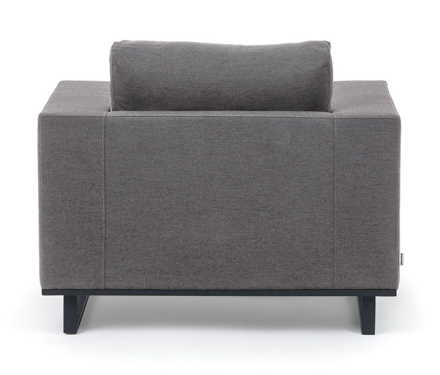 Graues Lounge-Set aus Sunbrella®-Stoff von vorne.