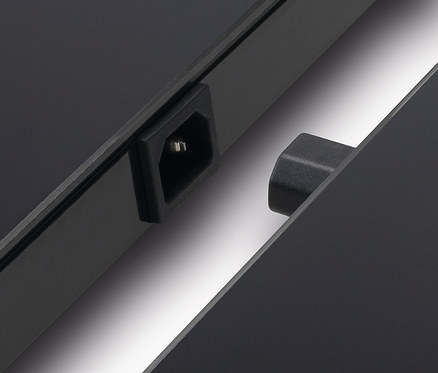 Detailaufnahme einer schwarzen Steba-Design-Warmhalteplatte »WP 1« mit Kabel.