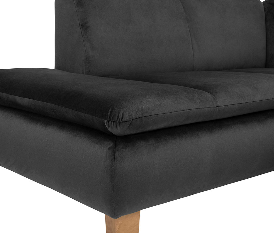 Detailansicht eines graphitfarbenen 2,5-Sitzer Sofas mit Eckteil »Tampere« und Holzfüßen.