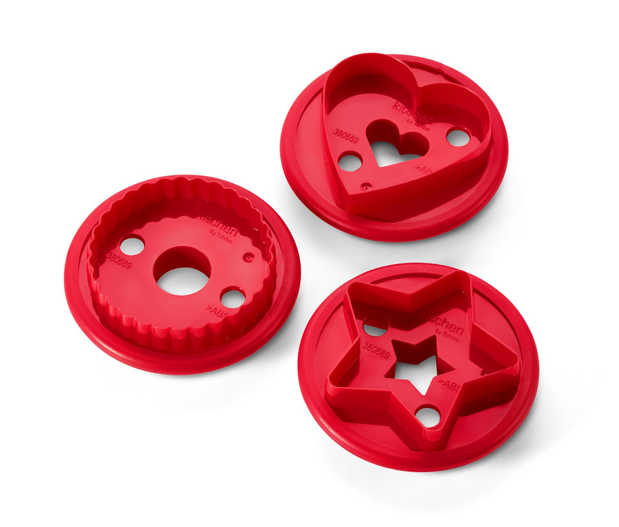 Drei rote Linzer-Plätzchen-Ausstecher.