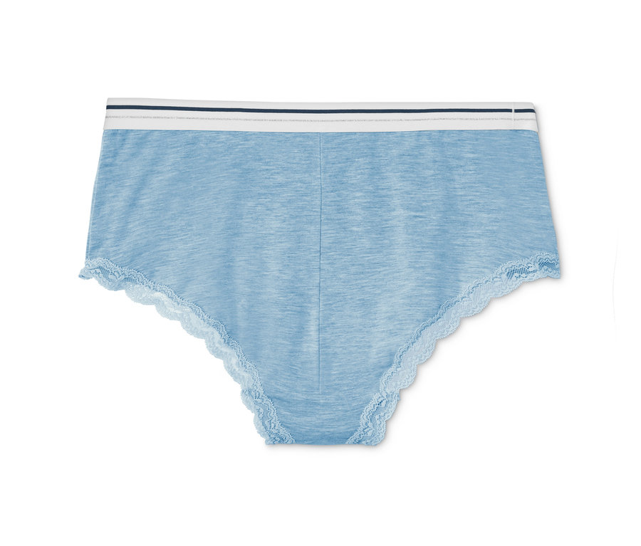 Ein hellblauer Taillenslip mit Spitze liegt auf einem weißen Hintergrund.