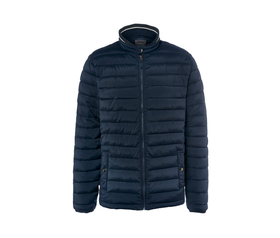 Eine marineblaue Steppjacke.