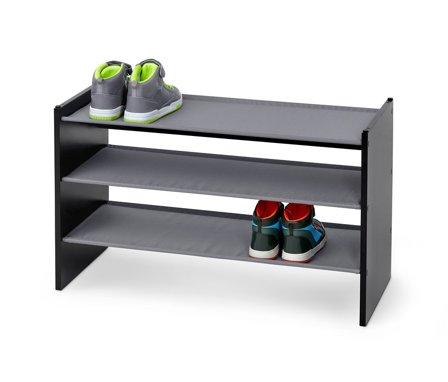 Schuhregal, schwarz, mit zwei Schuhpaaren.