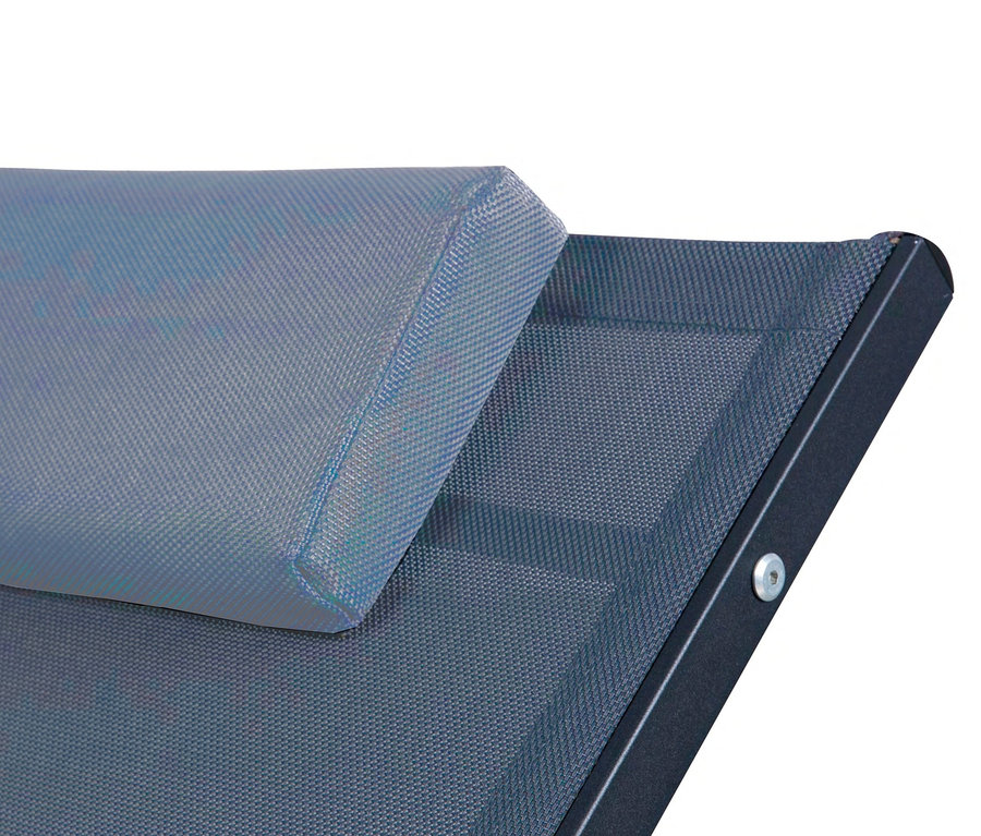 Detailansicht einer grauen Kopfstütze auf der Leco Sonnenliege »Katharina«.