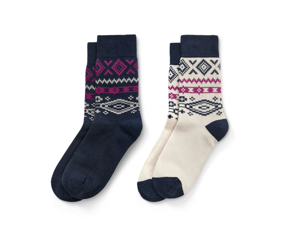 Zwei Paar Thermosocken mit geometrischen Mustern.