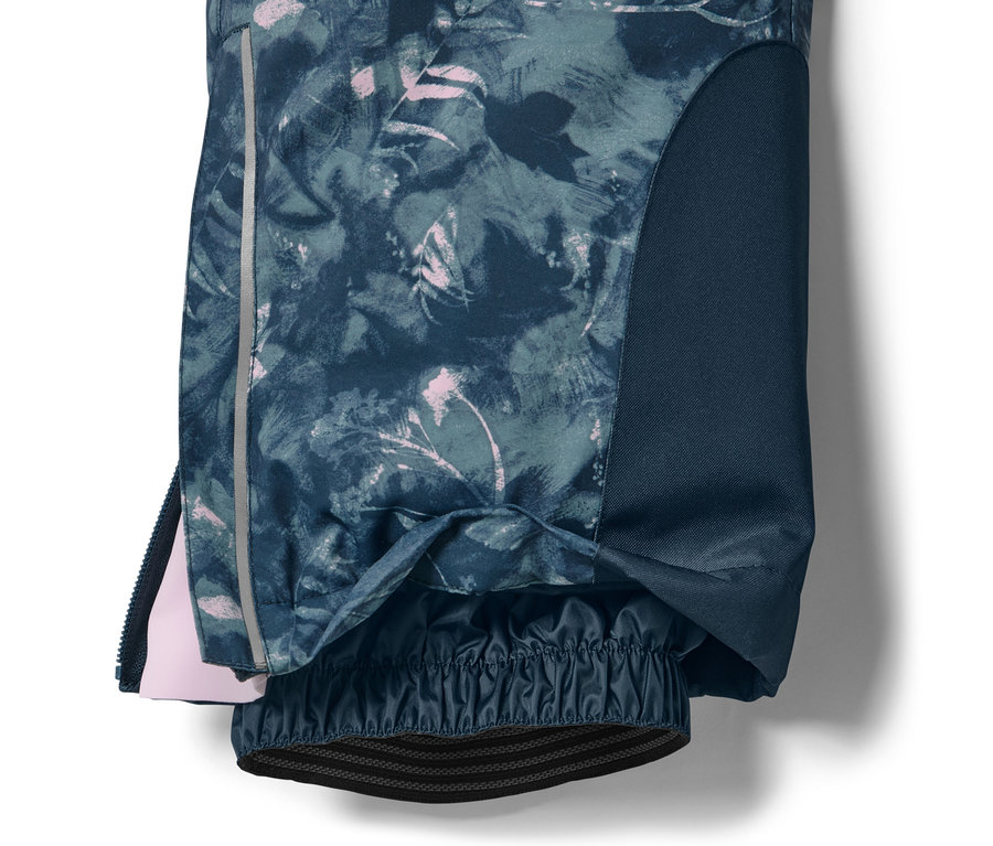 Detail einer Kinder-Skihose mit Alloverprint.