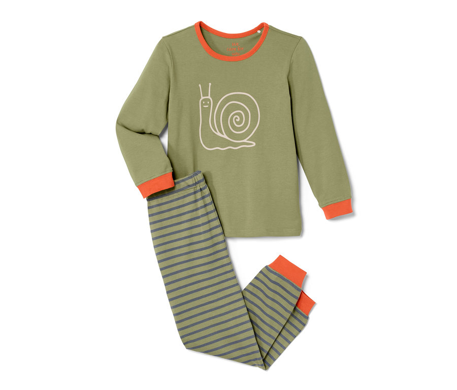 Ein Set aus einem olivgrünen Oberteil mit Schneckenmotiv und einer blau gestreiften Hose. 2 Kleinkinder-Pyjamas, blau gestreift und olivgrün.