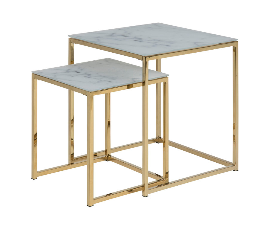 Zwei Beistelltische in Marmoroptik mit goldenen Rahmen.